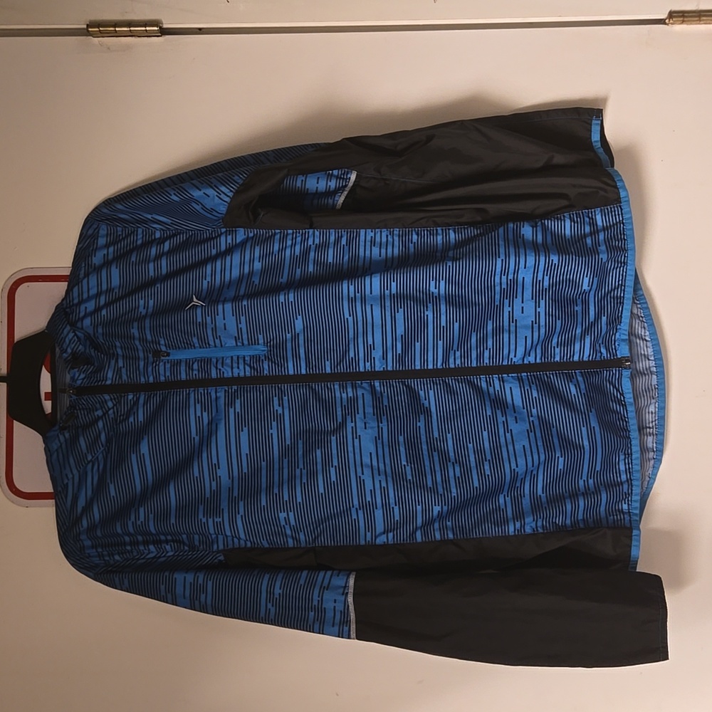 NWOT Windbreaker